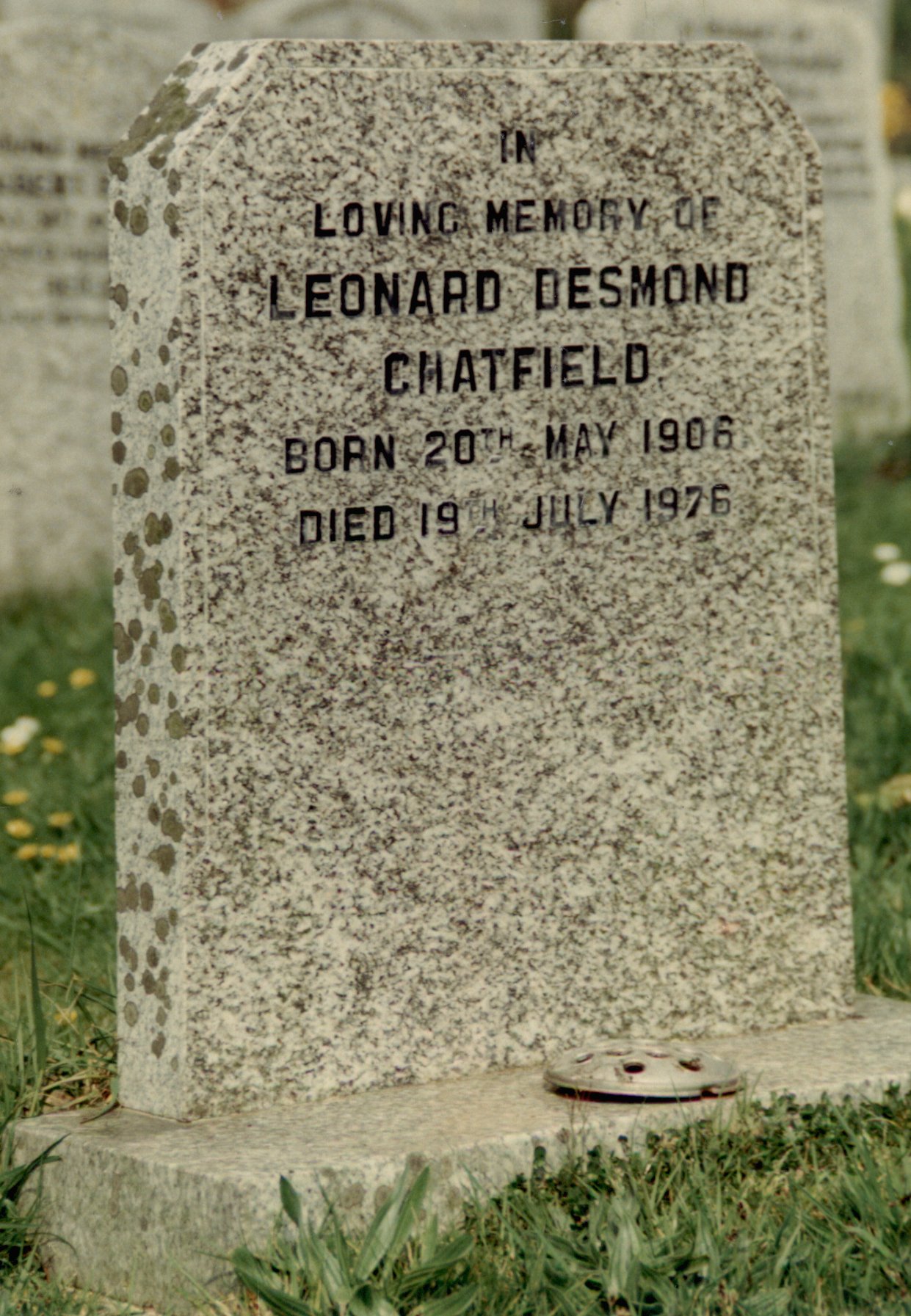 Grave Chatfield Leonard Desmond.jpg